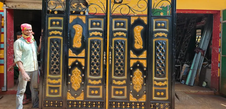 Decorative entrance gate